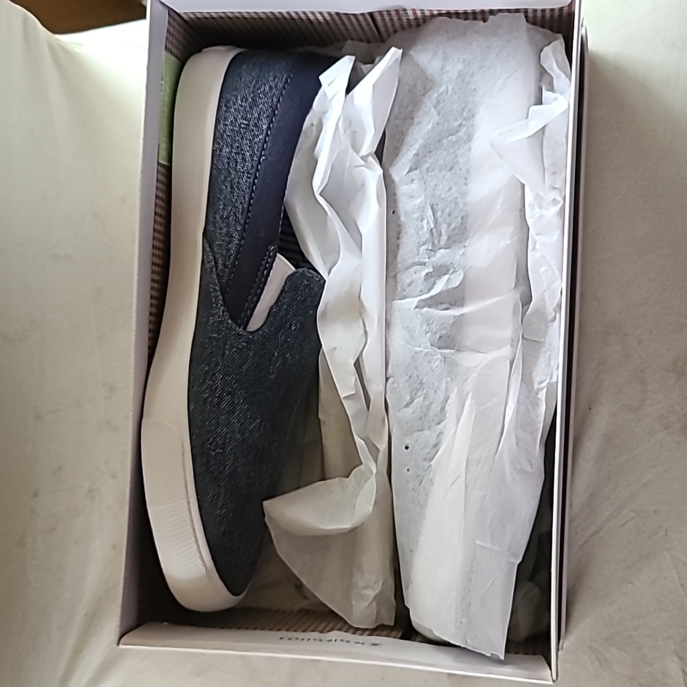 Ben Sherman Purcy slip on . Men's shoe size 8. Navy and white. - Picture 6 of 6